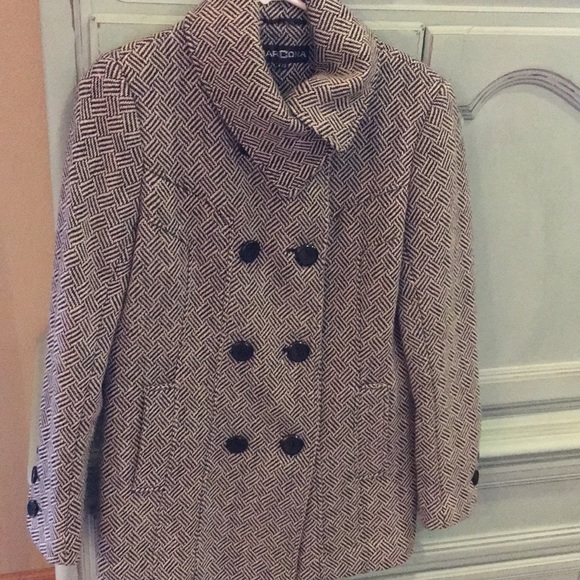 Beautiful/stylish coat! - Picture 3 of 3
